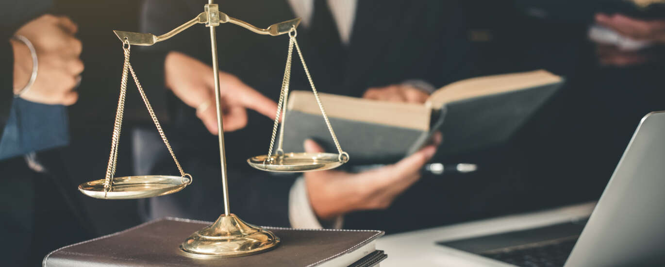DERECHO ADMINISTRATIVO Y CONSTITUCIONAL